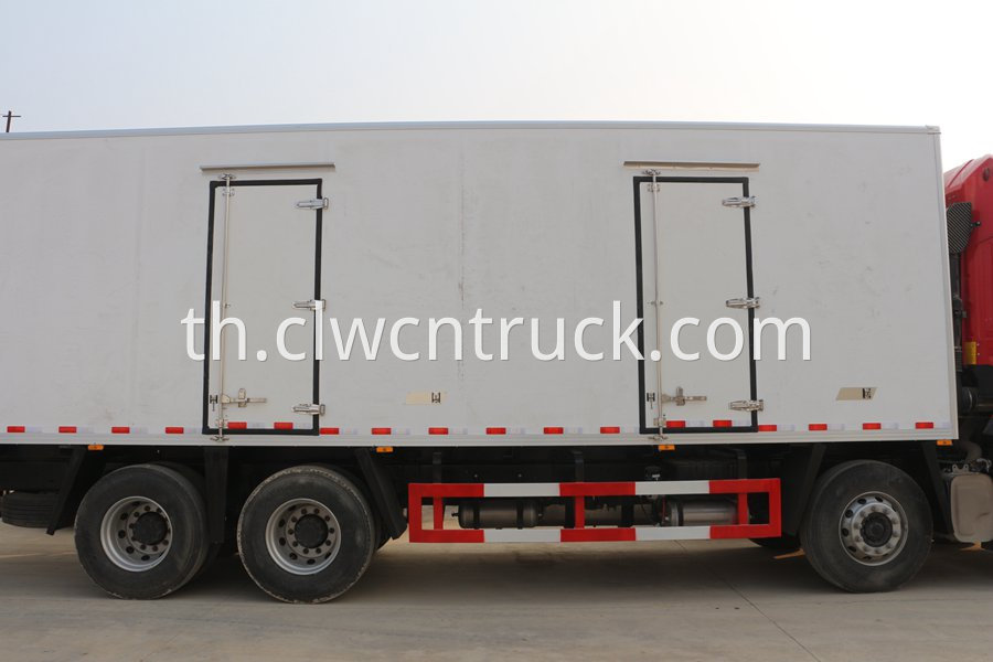 refrigerated cold room van truck 4